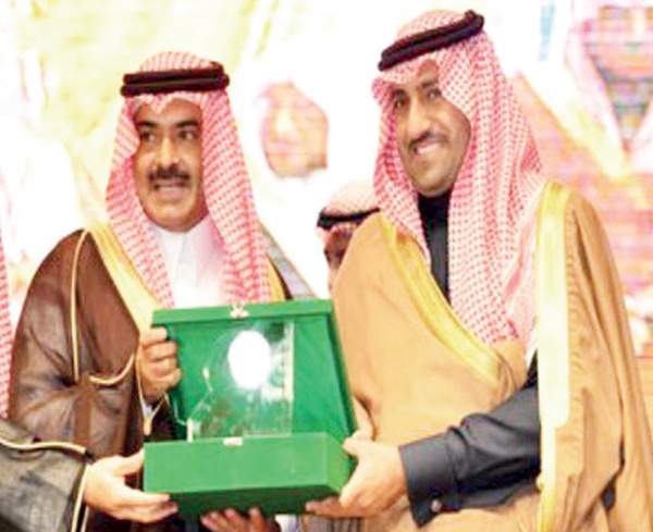 تركي بن عبد الله يكرم «عجلان وإخوانه» لإسهامها في المسؤولية الاجتماعية