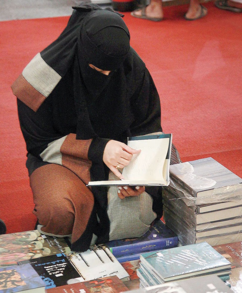 معرض الكتاب .. استخدام التقنية يقابله غياب تنظيم الأسعار