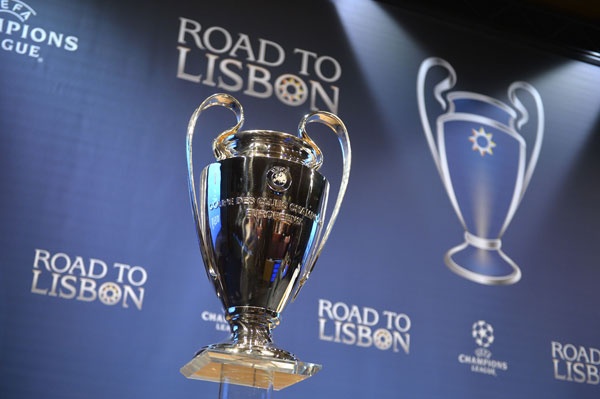 قرعة دوري أبطال أوروبا : برشلونة يصطدم بأتلتيكو والريال يتربص بدورتموند ومانشستر يتحدى بايرن