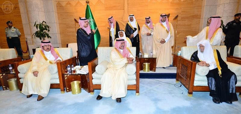 الأمير مقرن بن عبدالعزيز يستقبل المبايعين بمناسبة اختياره ولياً لولي العهد