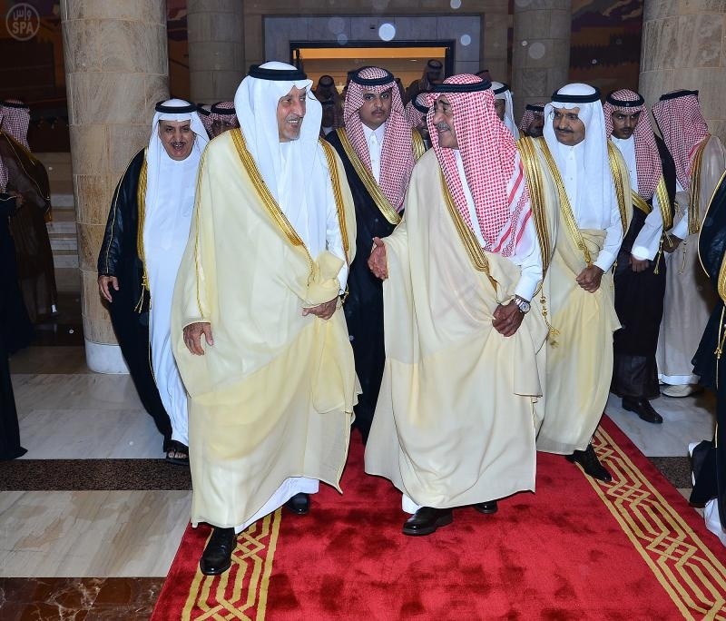الأمير مقرن بن عبدالعزيز يستقبل المبايعين بمناسبة اختياره ولياً لولي العهد