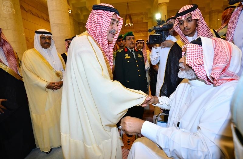 الأمير مقرن بن عبدالعزيز يستقبل المبايعين بمناسبة اختياره ولياً لولي العهد