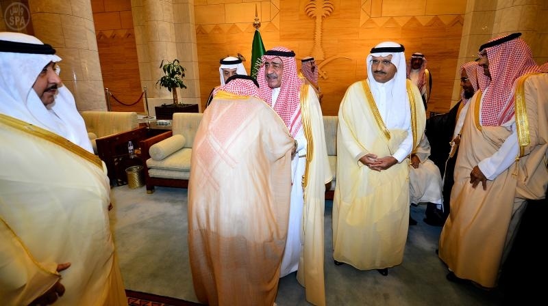 الأمير مقرن بن عبدالعزيز يستقبل المبايعين بمناسبة اختياره ولياً لولي العهد