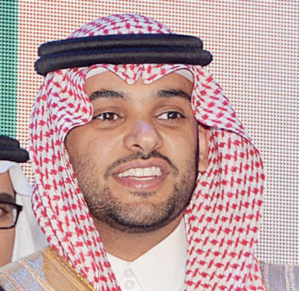 أمير الرياض يكرم «طيران ناس» لرعايته الذهبية ملتقى السفر