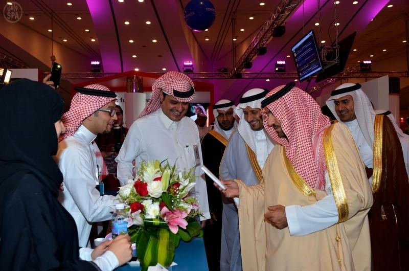 نائب أمير الرياض يدشن معرض  خطوة قبل التوظيف
