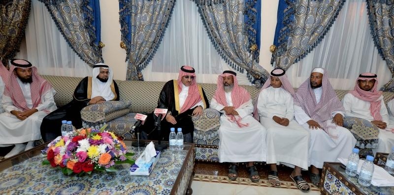 وزير الداخلية يعزي أسرة الجندي محمد خبراني