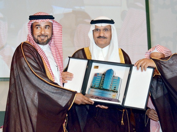 أمير الرياض يكرم «ساب» لدعمه جمعية تحفيظ القرآن