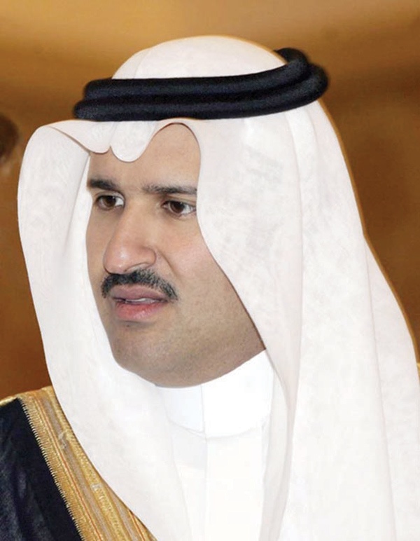 فيصل بن سلمان يدشن مشروعات ويرعى تخريج طلاب معهد المسجد النبوي