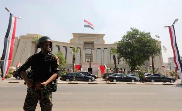 السيسي يعد بتعويض مصر ما فات وتصويب أخطاء الماضي