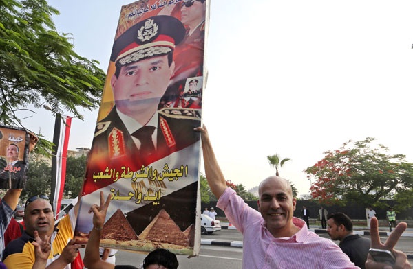 السيسي يعد بتعويض مصر ما فات وتصويب أخطاء الماضي