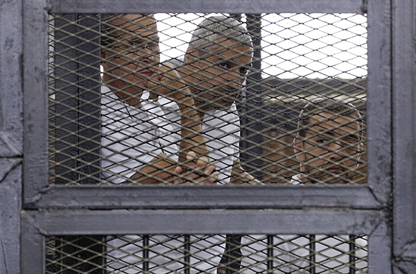 مصر ترد على الانتقاد الدولي لسجن صحفيي الجزيرة: شأن داخلي ولا نقبل اتهام القضاء