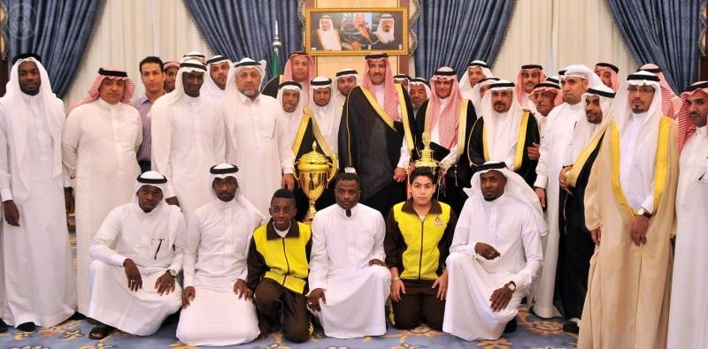 أمير المدينة يستقبل رئيس وأعضاء ولاعبي نادي أحد