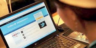 العراق يرفع الحظر عن وسائل التواصل الاجتماعي واستمرار حجب بعض المواقع