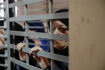 "هيومن رايتس" تندد بالتعذيب الذي تتعرض له نساء سوريا من النظام وداعش