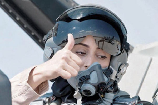إماراتية في سلاح الجو تحقق حلمها بقيادة طائرة حربية