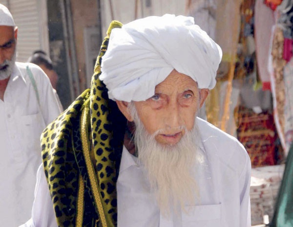 توافد الصائمين لصلاة الجمعة في المسجد الحرام