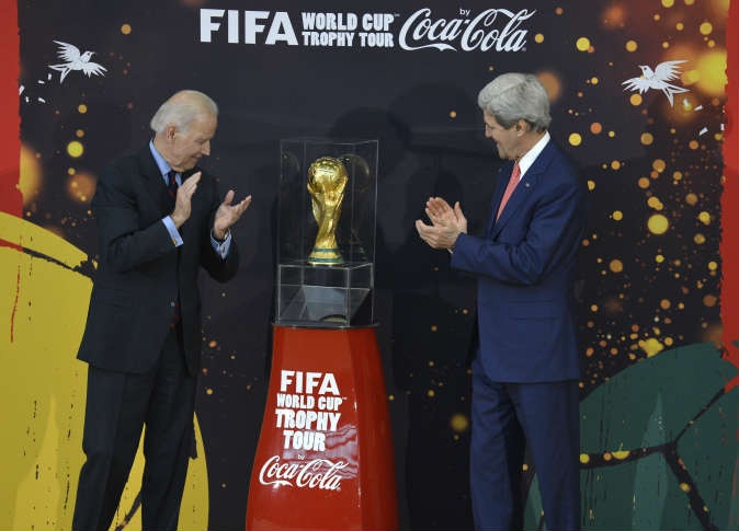 كيري يلجأ إلى "كأس العالم" لإذابة الجليد مع وزير خارجية ألمانيا