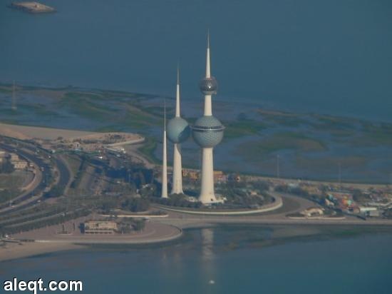 الكويت تغلق قناة فضائية وصحيفة معارضتين