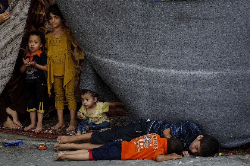 قصة مصورة: الفلسطينيون يواجهون الهمجية الإسرائيلية