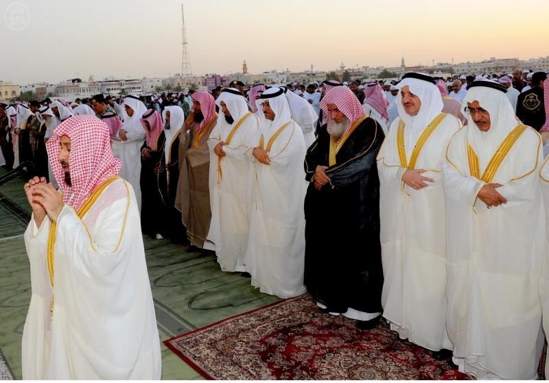 قصة مصورة : صلاة عيد الفطر المبارك في مختلف أنحاء المملكة