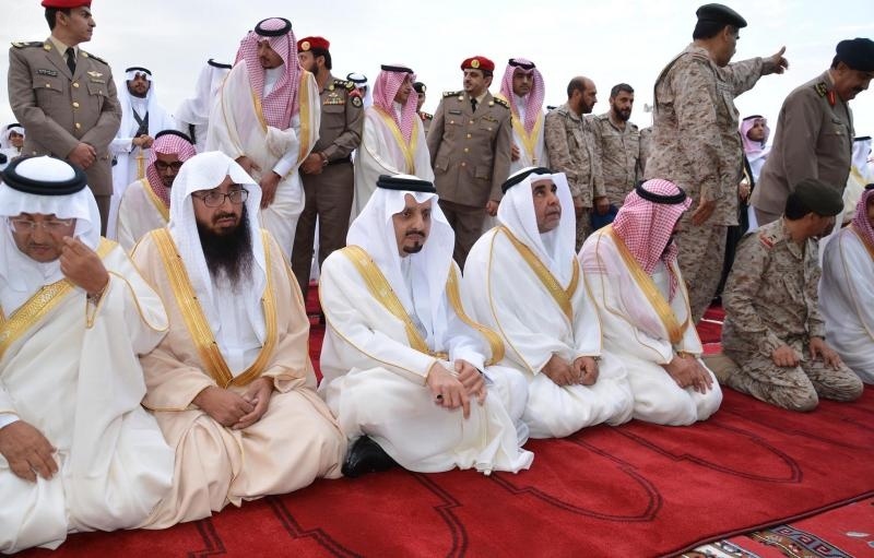 قصة مصورة : صلاة عيد الفطر المبارك في مختلف أنحاء المملكة