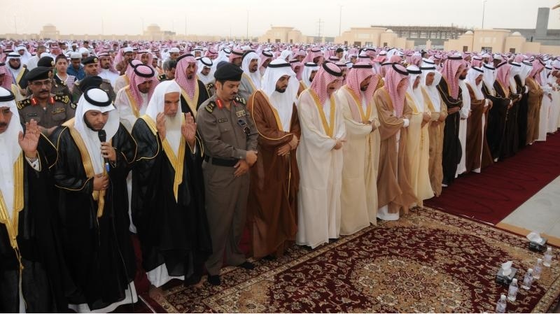 قصة مصورة : صلاة عيد الفطر المبارك في مختلف أنحاء المملكة
