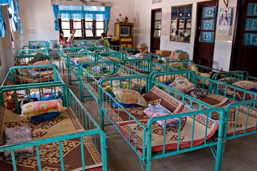 القبض على مدير دار أيتام في فيتنام لاتهامه بالاتجار في الاطفال