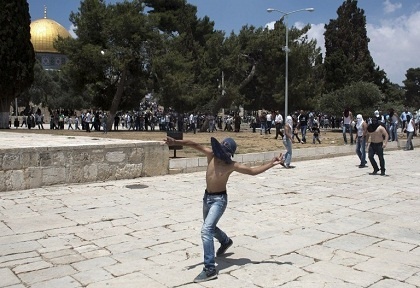 مواجهات في الاقصى اثناء زيارة وزير الاسكان الاسرائيلي للحرم القدسي