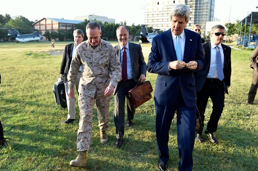 كيري يصل كابول في محاولة لحل أزمة انتخابات الرئاسة الأفغانية