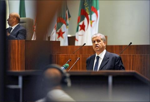 الجزائر لن تتدخل عسكريا في ليبيا