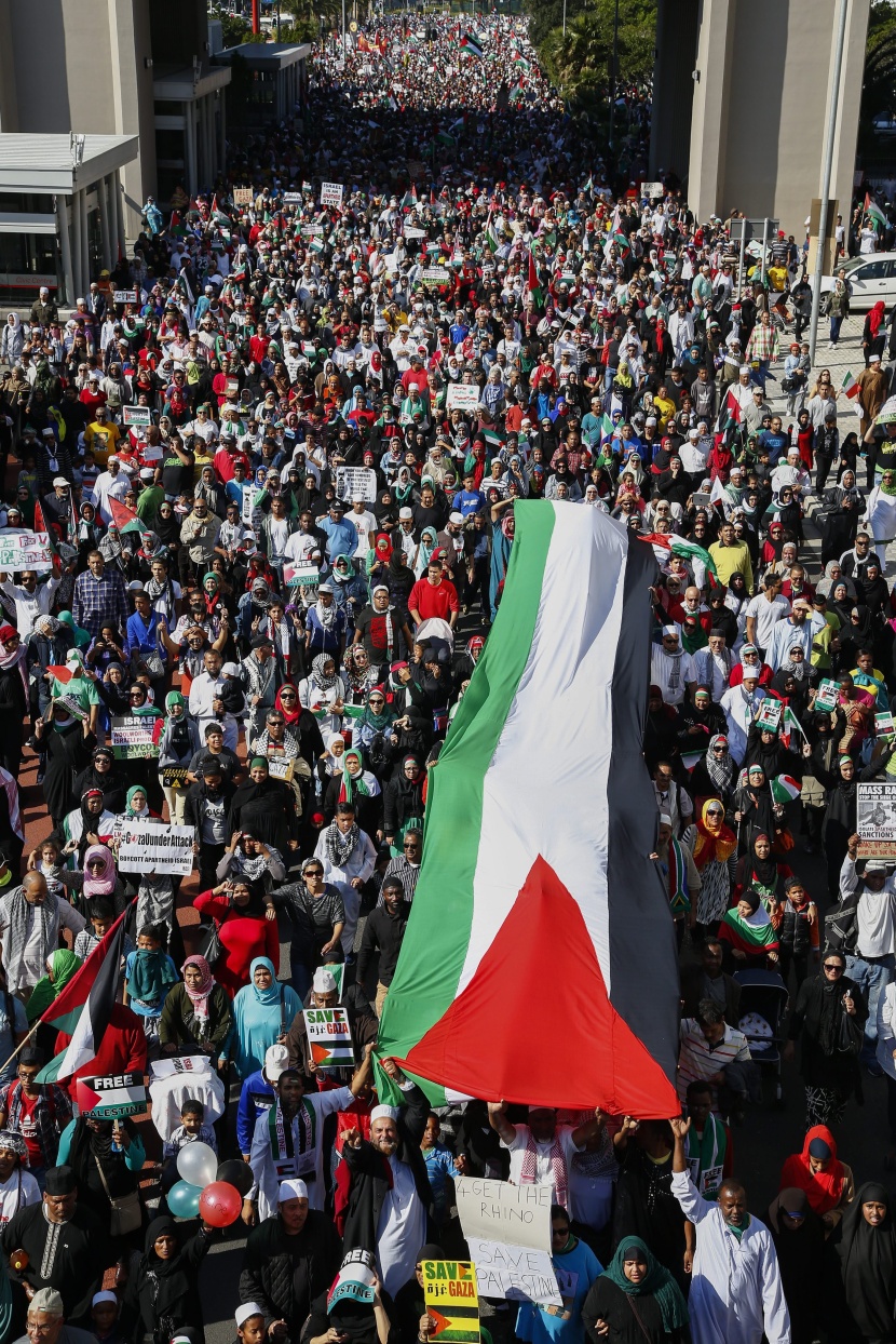 عشرات الالاف يتظاهرون في جنوب افريقيا تنديدا بالهجوم الاسرائيلي على غزة