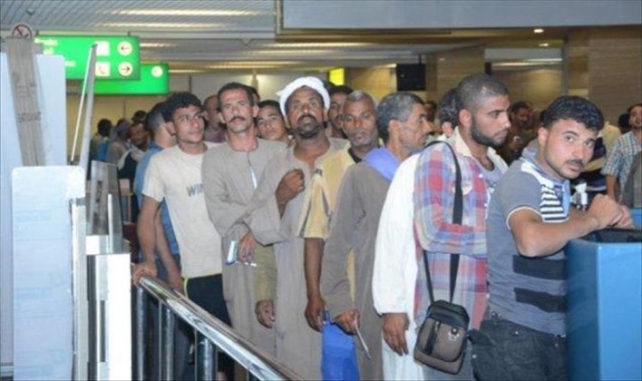 انتهاء الجسر الجوي لإعادة المصريين من ليبيا بعد نقل 12 ألفا