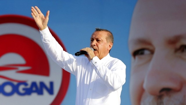 أردوغان "سلطان" تركيا الذي يرفض الهزيمة