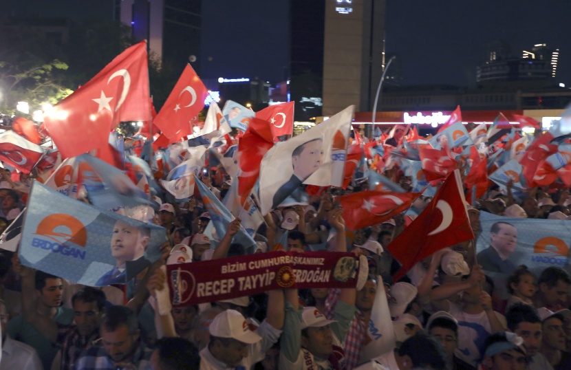 قصة مصورة : أردوغان يشكر أنصاره ويعلن بداية عهد جديد