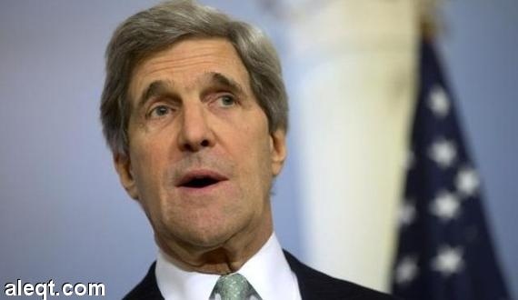 كيري يستقل رحلة تجارية بعد تعطل طائرته في ختام جولة حول العالم