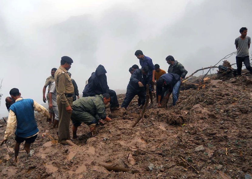 الفيضانات والإنهيارات الأرضية في نيبال وشمال الهند تودي بحياة 60 شخصا