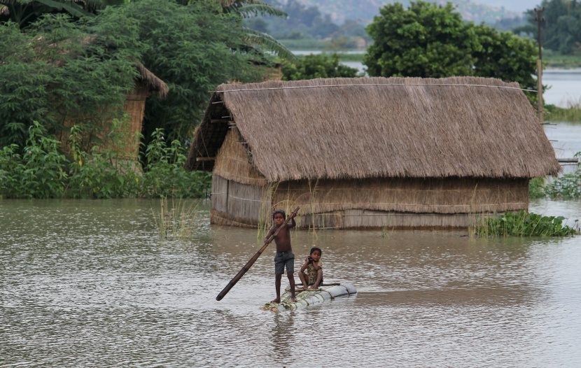 مقتل 109 أشخاص وتشريد الآلآف في إنزلاقات أرضية وفيضانات في النيبال والهند