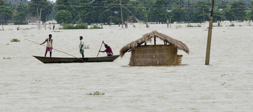 مقتل 109 أشخاص وتشريد الآلآف في إنزلاقات أرضية وفيضانات في النيبال والهند