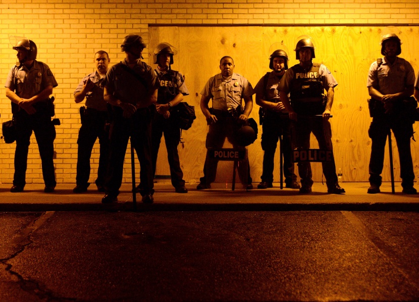 وزارة العدل الأمريكية تجري تشريحا مستقلا لضحية إطلاق النار في ميزوري