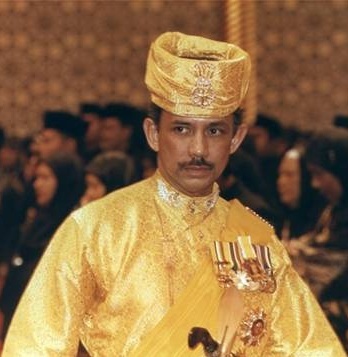 سلطان بروناي ينفي تقدمه بعرض لشراء فنادق في نيويورك ولندن