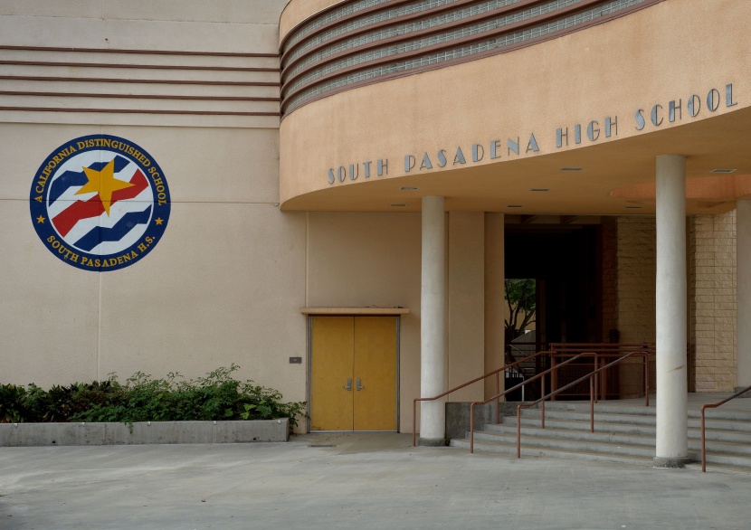 الشرطة تحبط خطة مزعومة لارتكاب مذبحة بمدرسة بولاية كاليفورنيا الأمريكية