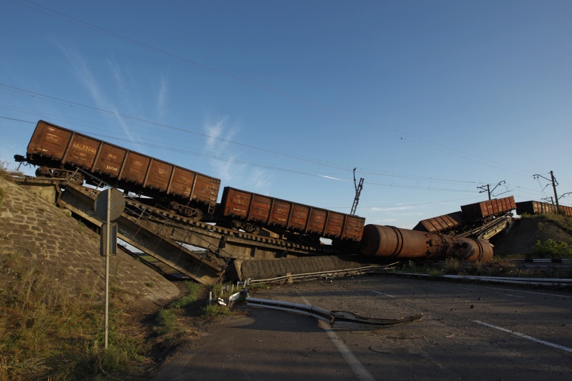 قصة مصورة: الجيش الأوكراني يحاول عزل المتمردين ومقتل 34 مدنيا في دونيتسك