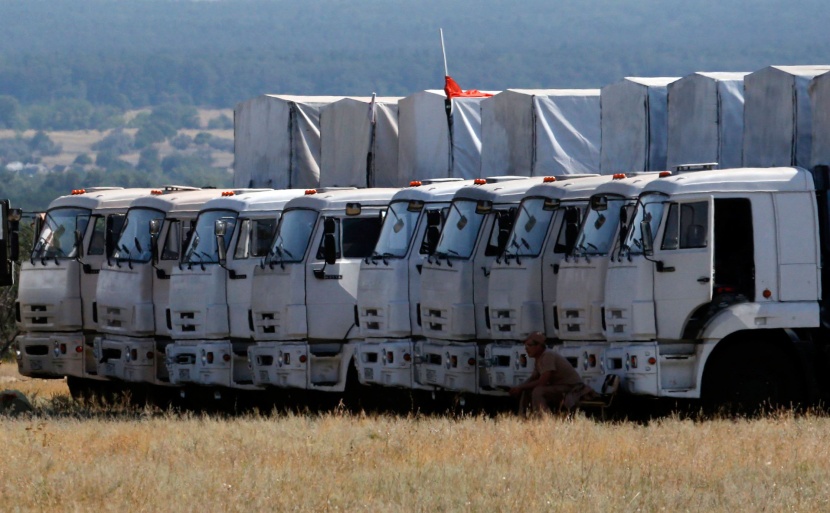 كييف تتهم موسكو باجتياح أراضيها بعد دخول قافلة المساعدات الروسية