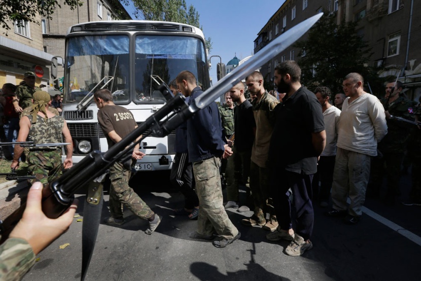 قصة مصورة: أوكرانيا تتهم روسيا بفتح جبهة جديدة في الحرب الانفصالية