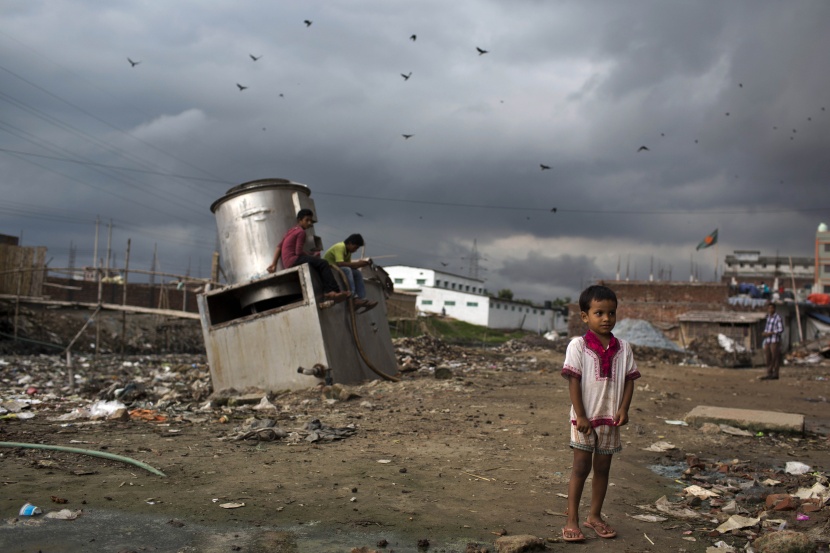 الفيضانات تشرد الآلاف وتدمر المحاصيل في بنجلادش