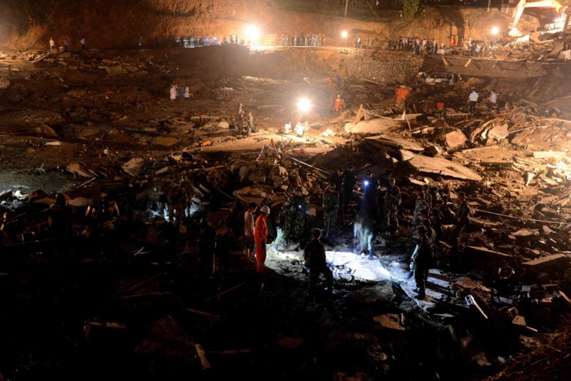 انزلاق أرضي في قرية صينية يسويها بالأرض ويقتل 6 أشخاص على الأقل