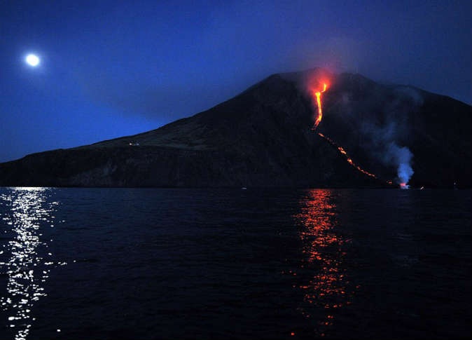 رفع درجة التأهب بعد تدفق الحمم قرب بركان بارداربونجا في أيسلندا