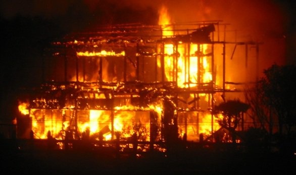 مقتل ستة في حريق في منزل متنقل بولاية نورث كارولاينا الأمريكية