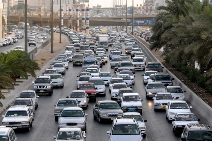 التجارة تُلزم وكلاء الشركات المصنعة للسيارات ببطاقة كفاءة الطاقة