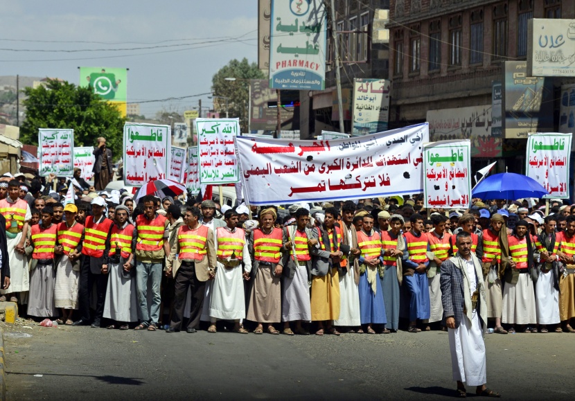 الحوثيون يتظاهرون في وسط صنعاء والرئيس اليمني يرسل موفدا إلى زعيمهم